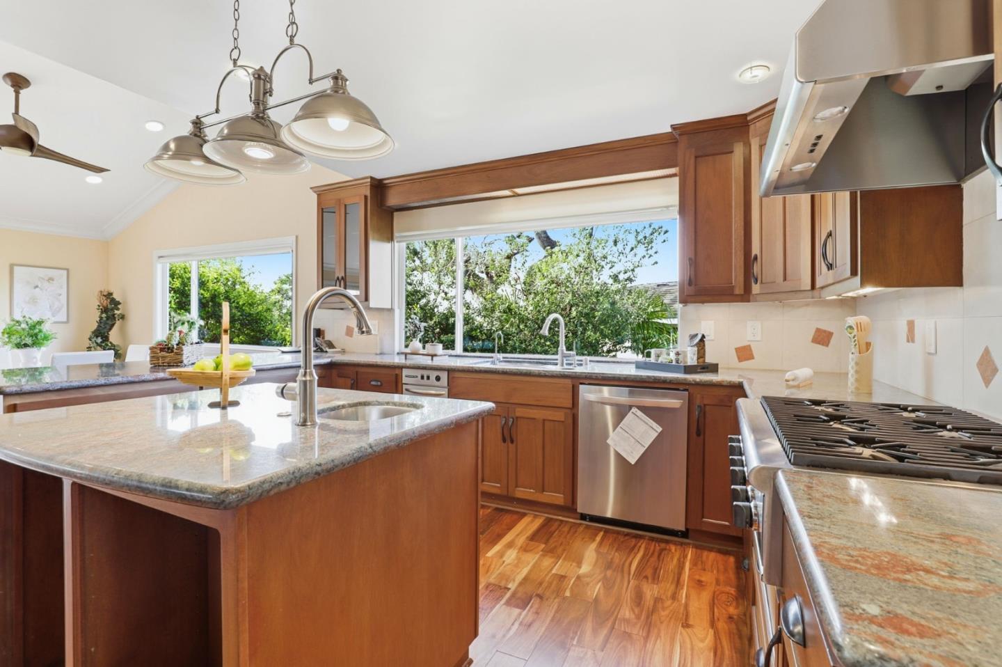 Detail Gallery Image 11 of 64 For 15990 Jackson Oaks Dr, Morgan Hill,  CA 95037 - 4 Beds | 2/1 Baths