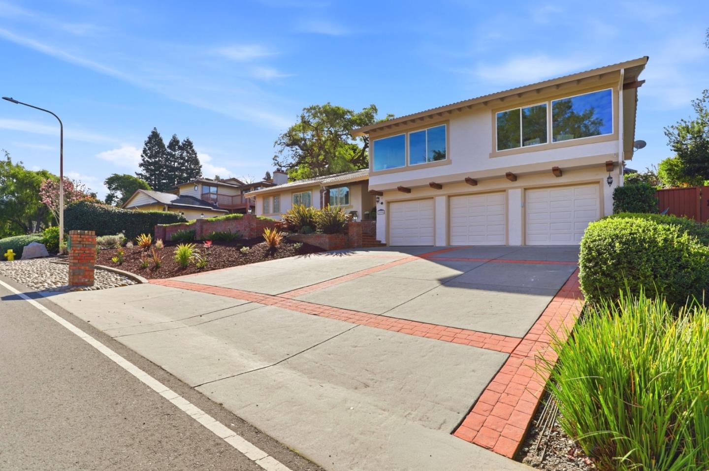 Detail Gallery Image 3 of 64 For 15990 Jackson Oaks Dr, Morgan Hill,  CA 95037 - 4 Beds | 2/1 Baths