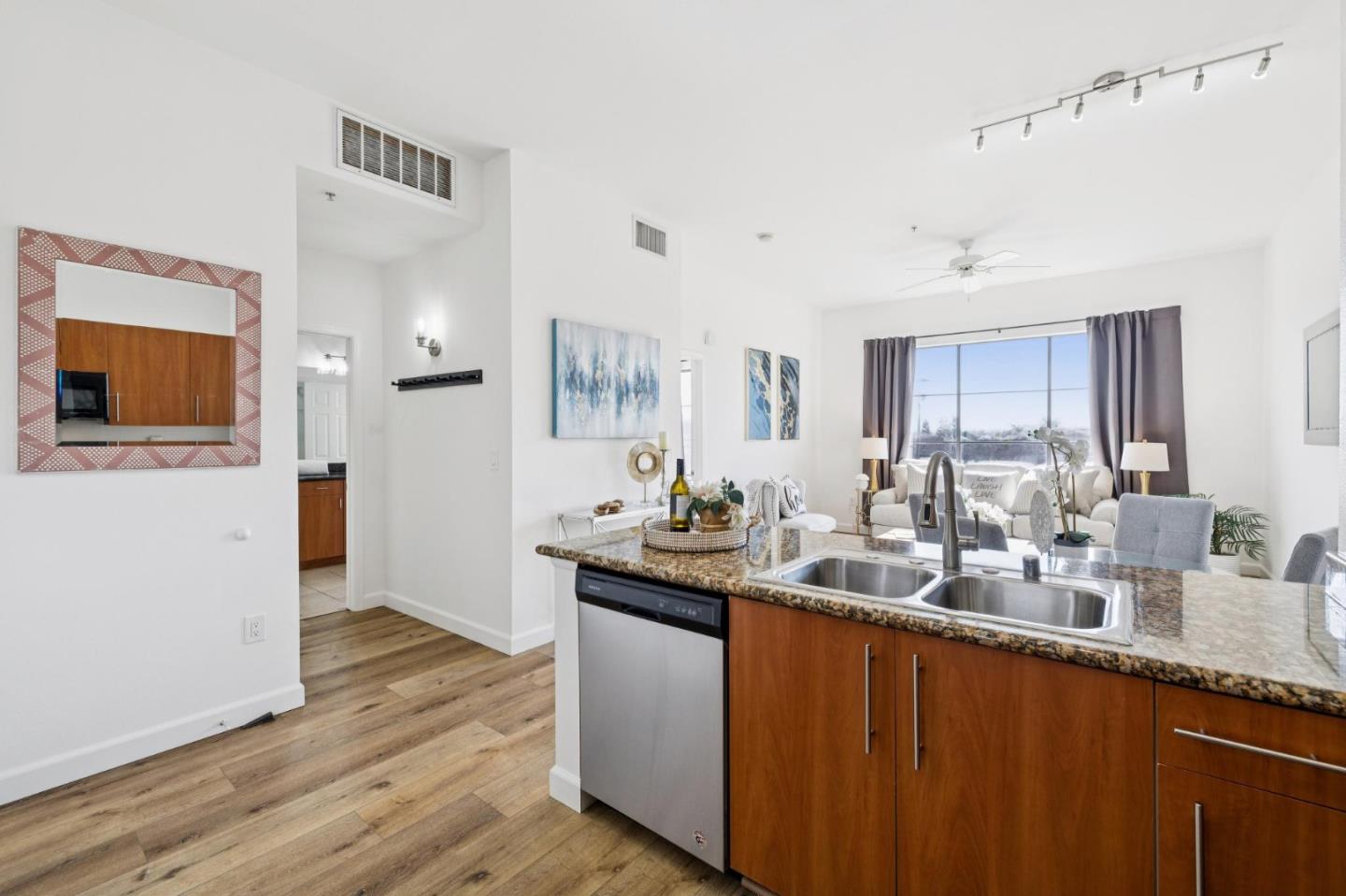 Detail Gallery Image 10 of 45 For 1060 S 3rd St #311,  San Jose,  CA 95112 - 1 Beds | 1 Baths