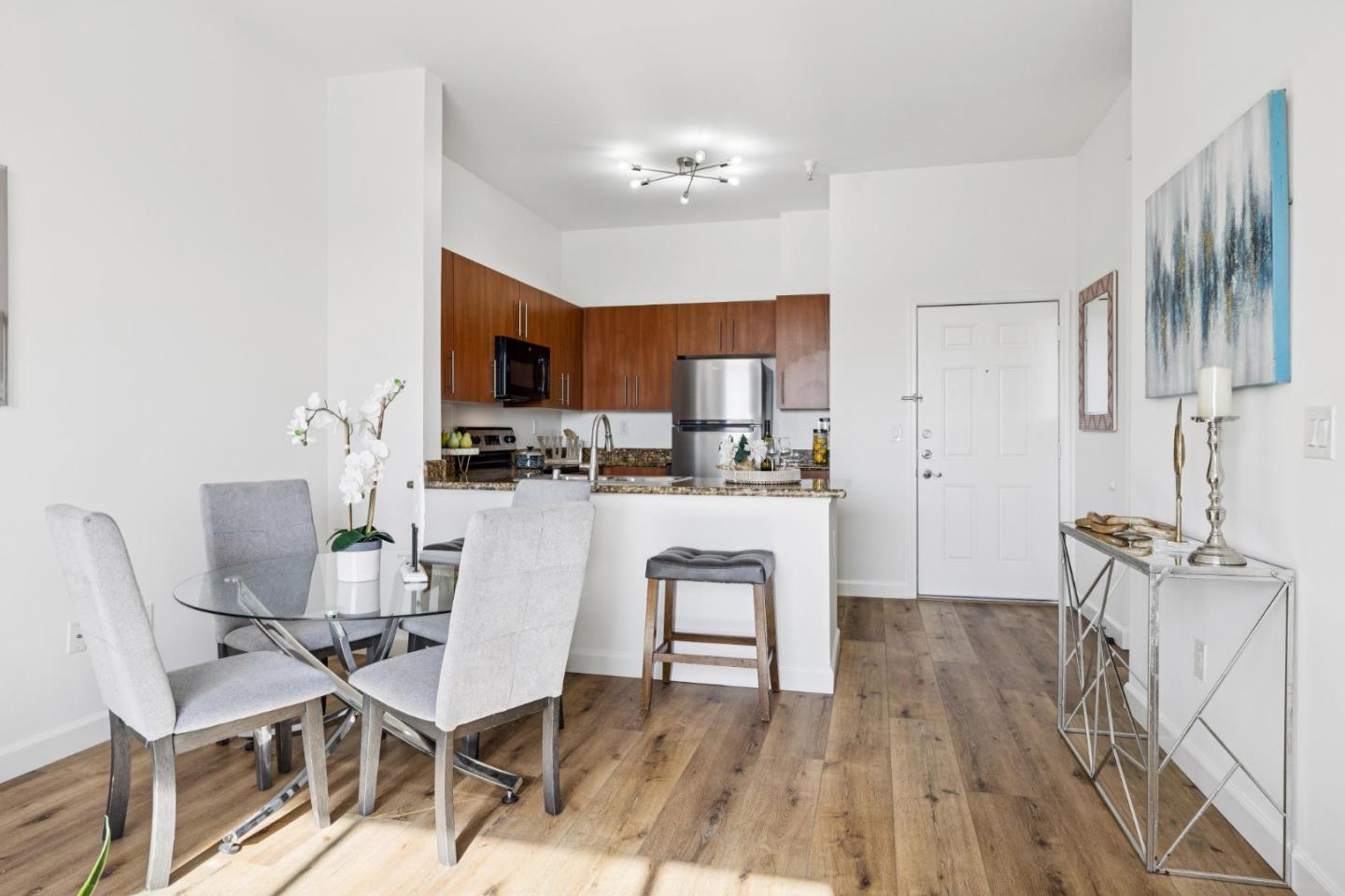 Detail Gallery Image 5 of 45 For 1060 S 3rd St #311,  San Jose,  CA 95112 - 1 Beds | 1 Baths