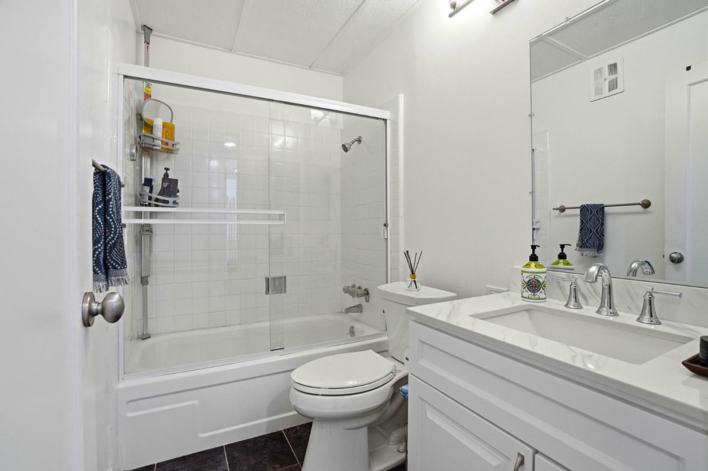 Detail Gallery Image 25 of 37 For 675 Sharon Park Dr #144,  Menlo Park,  CA 94025 - 2 Beds | 2 Baths