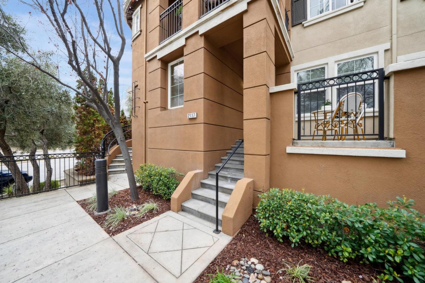 Detail Gallery Image 3 of 36 For 2117 Lindsey Ct, San Jose,  CA 95125 - 2 Beds | 2 Baths