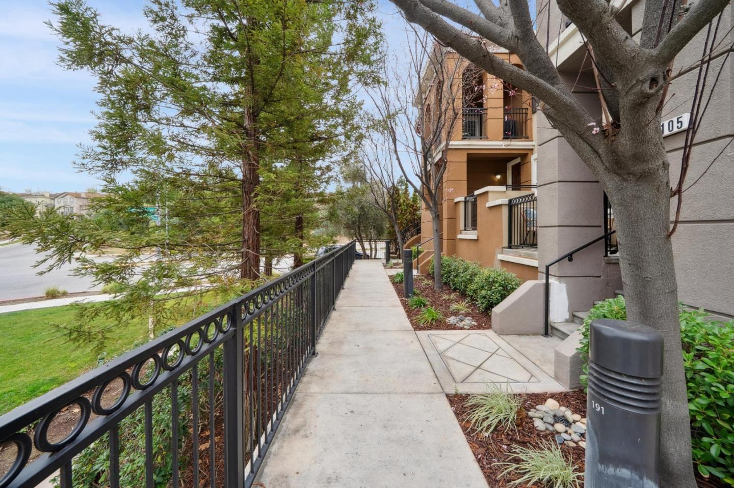 Detail Gallery Image 4 of 36 For 2117 Lindsey Ct, San Jose,  CA 95125 - 2 Beds | 2 Baths