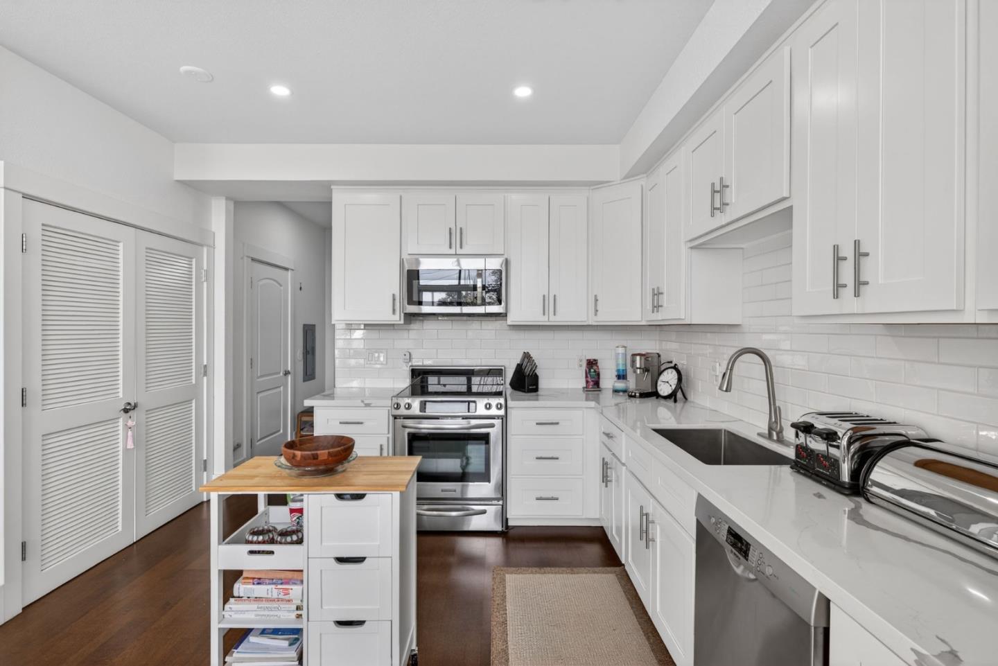 Detail Gallery Image 10 of 44 For 925 the Alameda #315,  San Jose,  CA 95126 - 1 Beds | 1/1 Baths