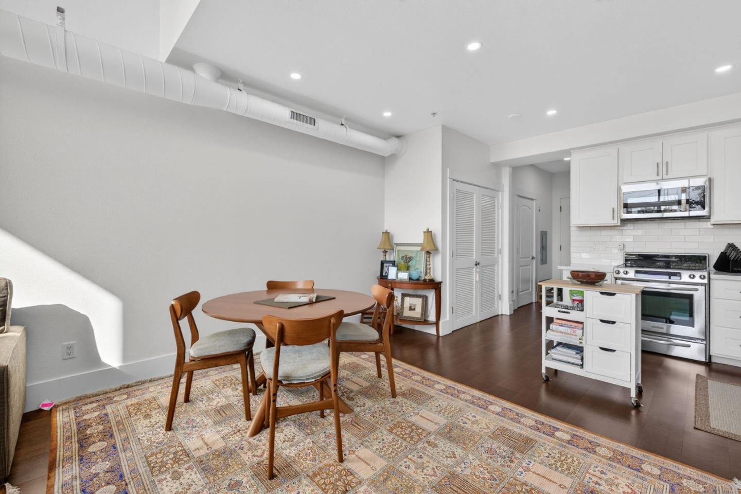 Detail Gallery Image 12 of 44 For 925 the Alameda #315,  San Jose,  CA 95126 - 1 Beds | 1/1 Baths