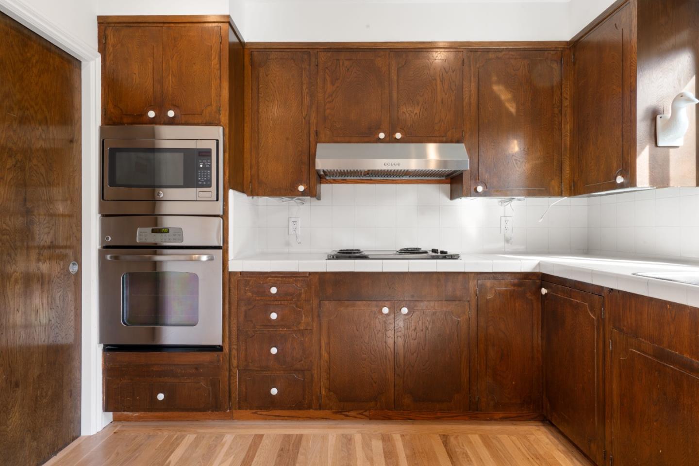 Detail Gallery Image 15 of 45 For 611 Hillcrest Blvd, Millbrae,  CA 94030 - 3 Beds | 2/1 Baths