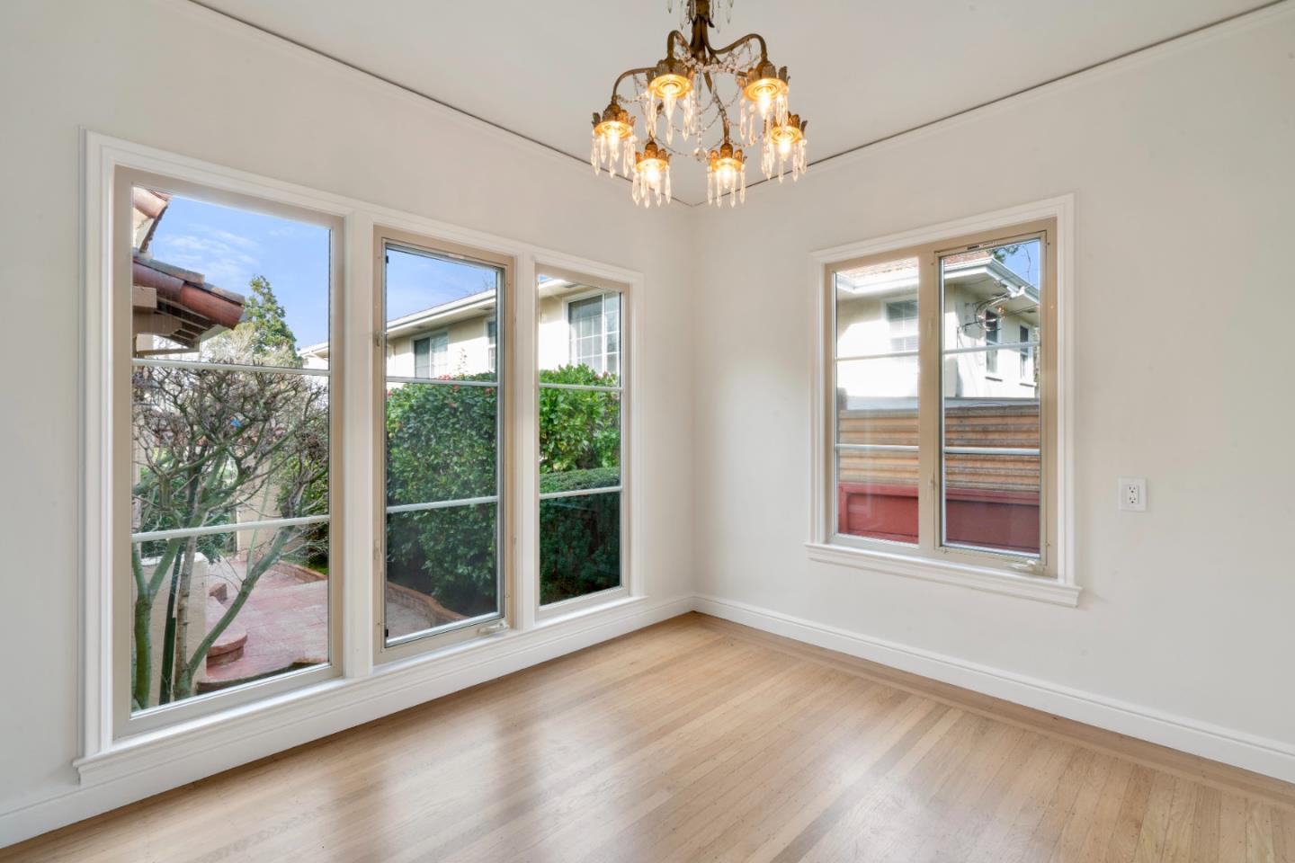 Detail Gallery Image 16 of 45 For 611 Hillcrest Blvd, Millbrae,  CA 94030 - 3 Beds | 2/1 Baths