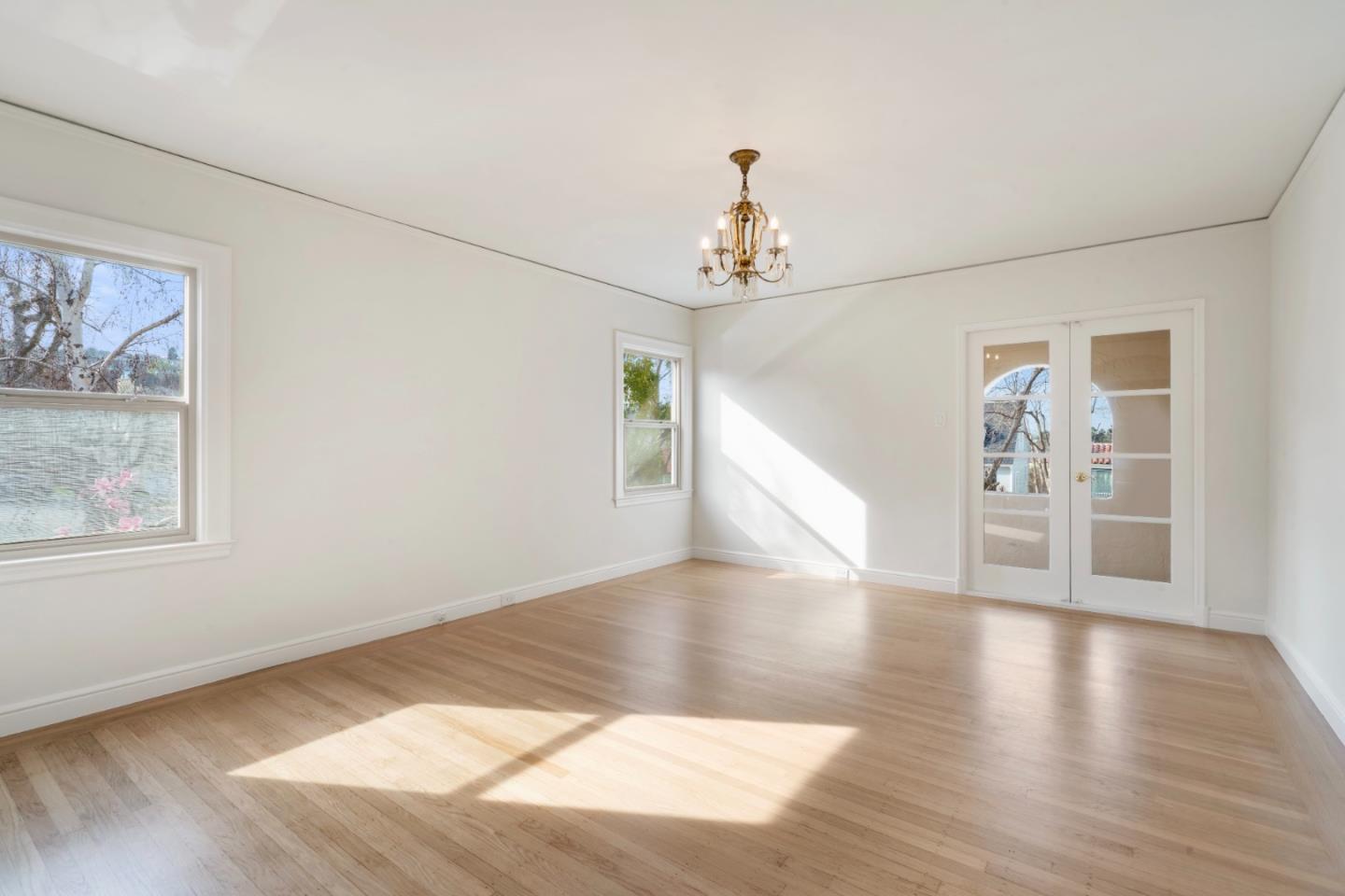 Detail Gallery Image 22 of 45 For 611 Hillcrest Blvd, Millbrae,  CA 94030 - 3 Beds | 2/1 Baths