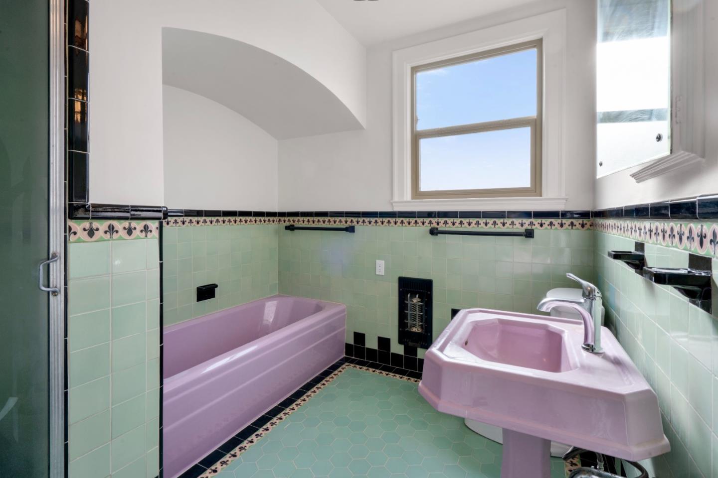 Detail Gallery Image 24 of 45 For 611 Hillcrest Blvd, Millbrae,  CA 94030 - 3 Beds | 2/1 Baths