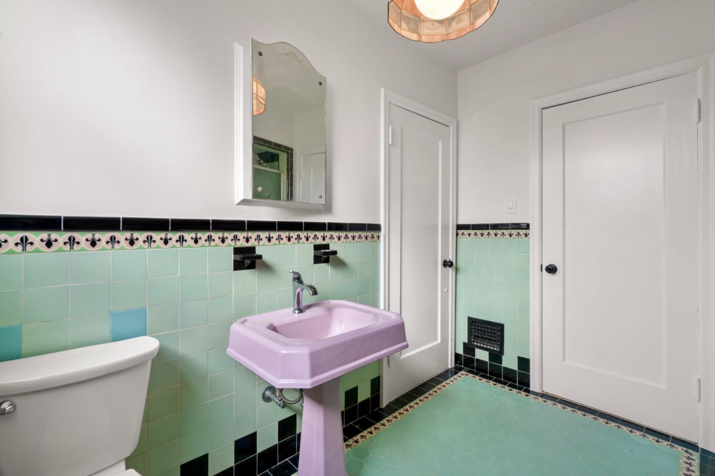 Detail Gallery Image 25 of 45 For 611 Hillcrest Blvd, Millbrae,  CA 94030 - 3 Beds | 2/1 Baths