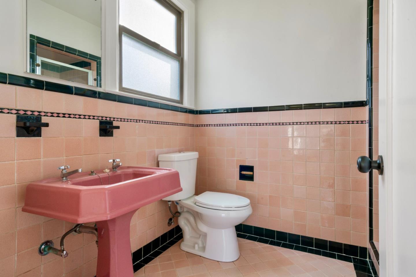 Detail Gallery Image 32 of 45 For 611 Hillcrest Blvd, Millbrae,  CA 94030 - 3 Beds | 2/1 Baths