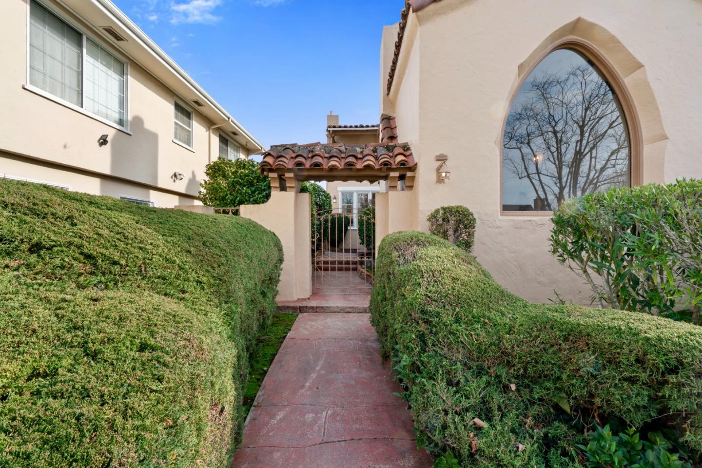 Detail Gallery Image 4 of 45 For 611 Hillcrest Blvd, Millbrae,  CA 94030 - 3 Beds | 2/1 Baths