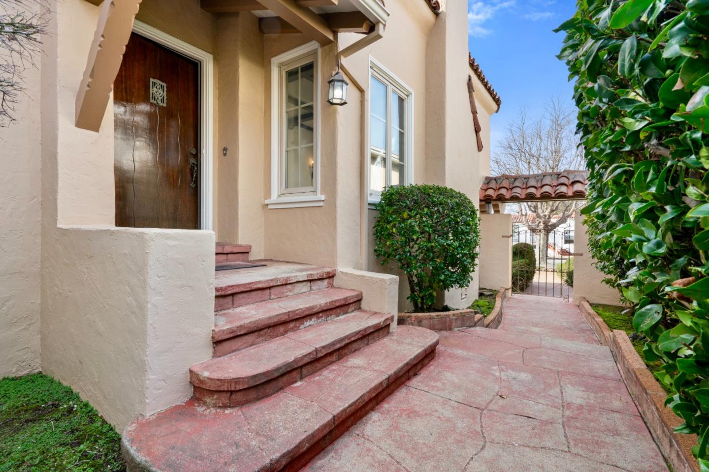 Detail Gallery Image 5 of 45 For 611 Hillcrest Blvd, Millbrae,  CA 94030 - 3 Beds | 2/1 Baths