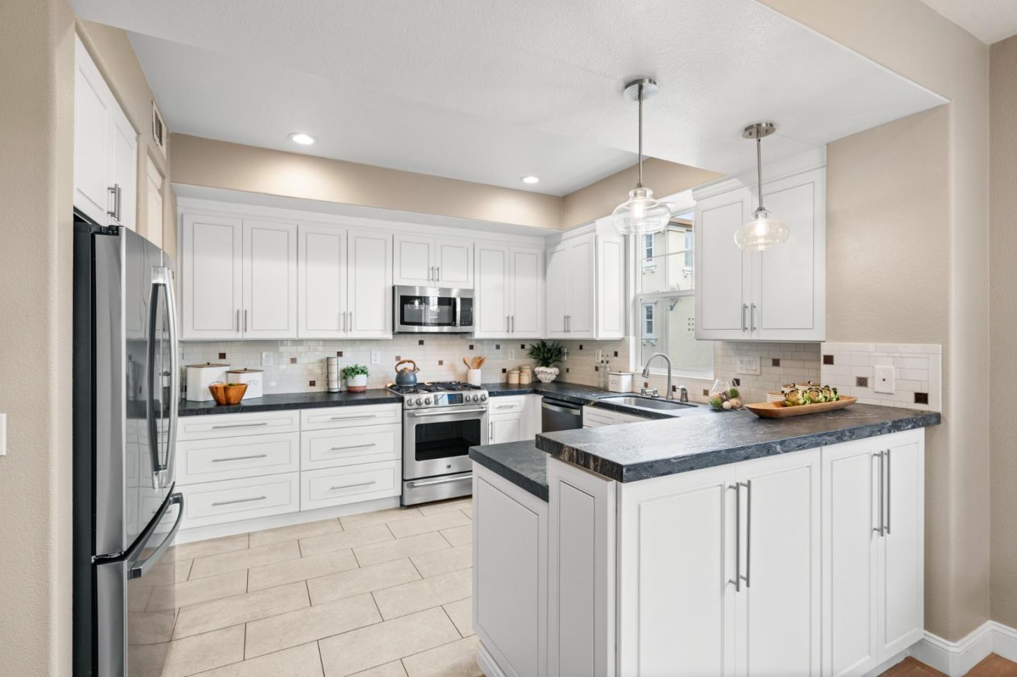 Detail Gallery Image 22 of 46 For 347 Bella Ridge Ter, San Jose,  CA 95125 - 4 Beds | 4 Baths