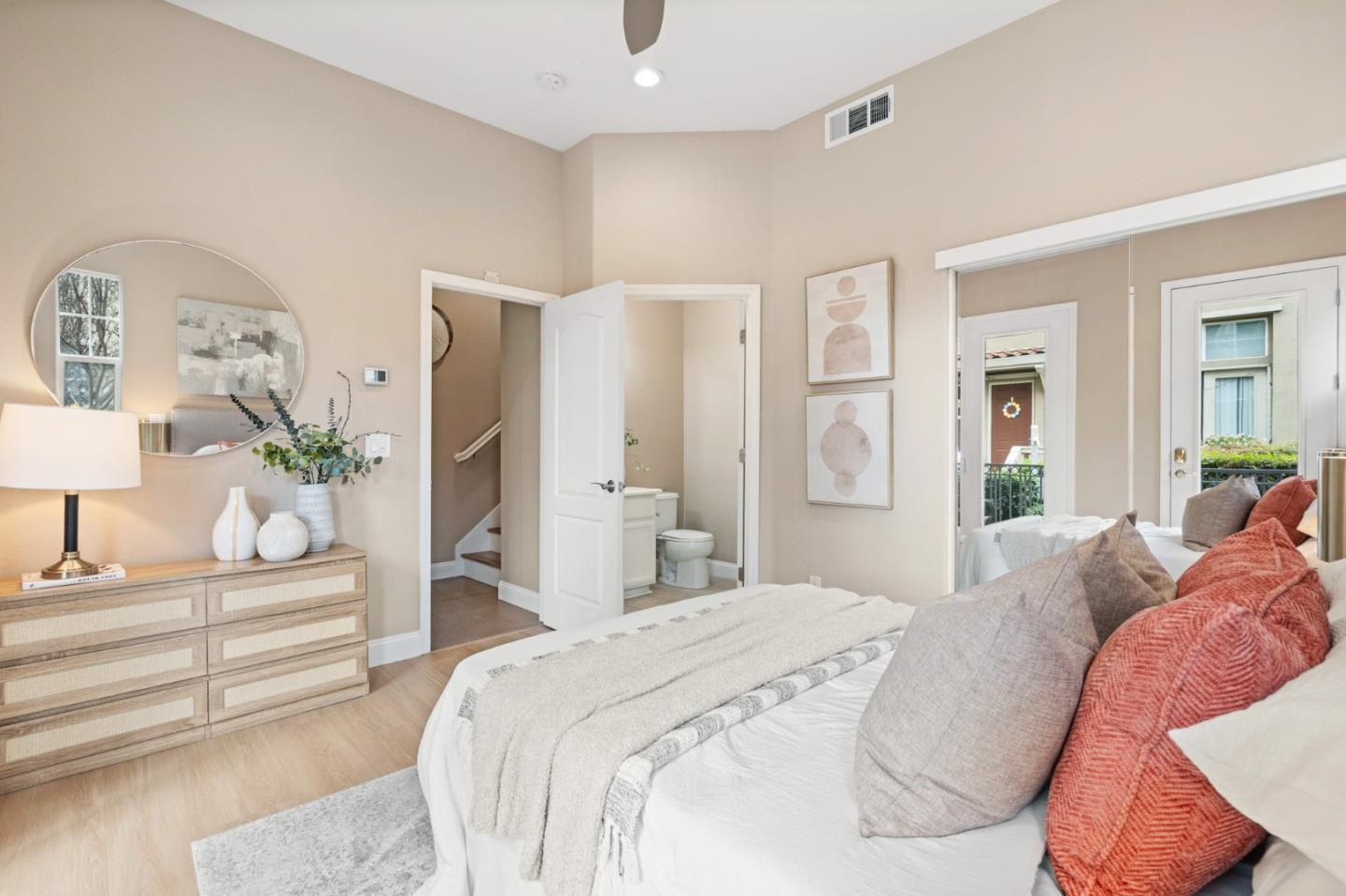 Detail Gallery Image 8 of 46 For 347 Bella Ridge Ter, San Jose,  CA 95125 - 4 Beds | 4 Baths