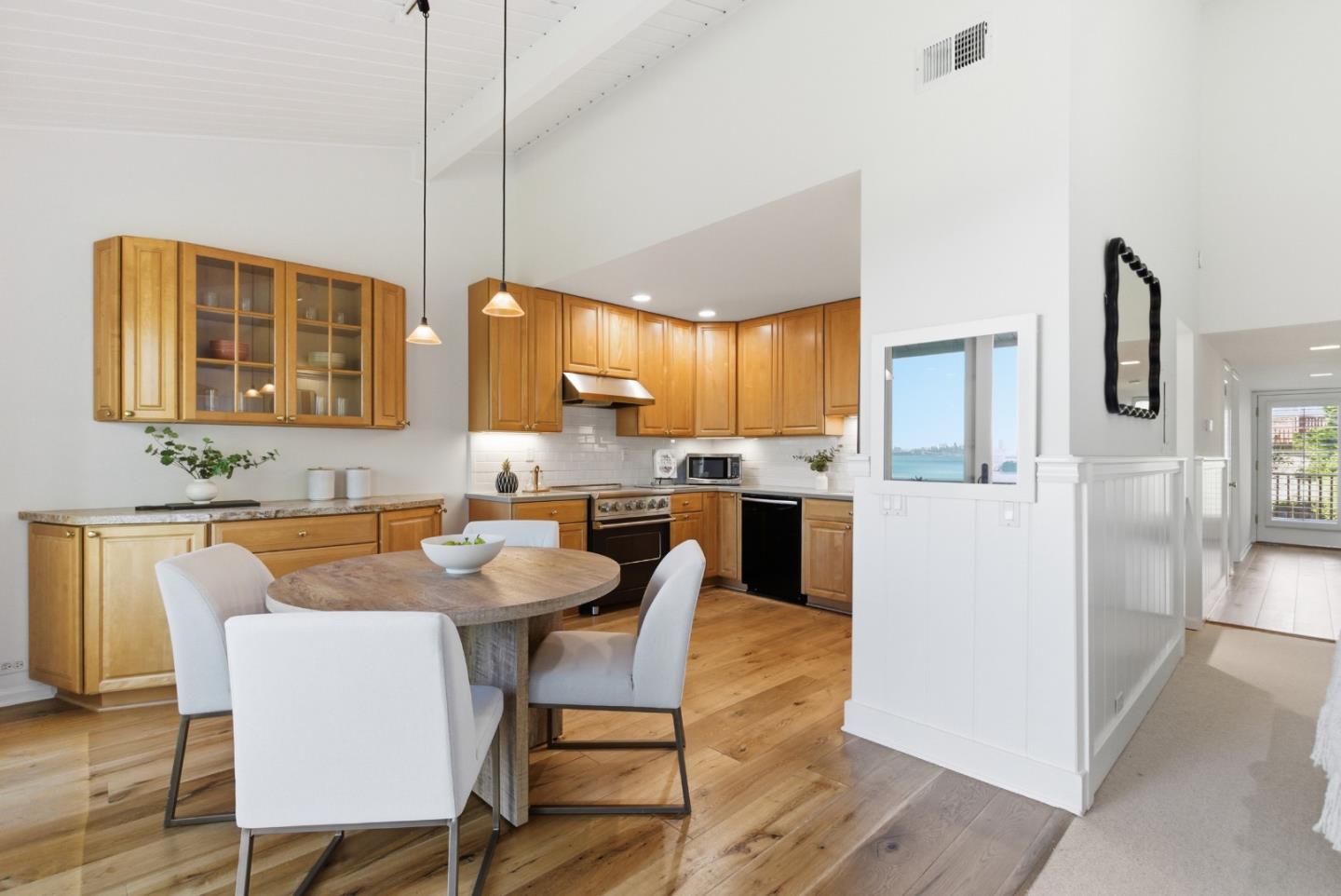 Detail Gallery Image 12 of 45 For 28 Marinero Cir #18,  Belvedere Tiburon,  CA 94920 - 2 Beds | 2 Baths