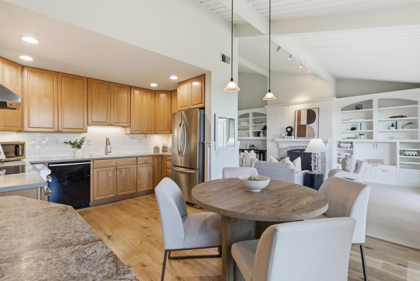 Detail Gallery Image 14 of 45 For 28 Marinero Cir #18,  Belvedere Tiburon,  CA 94920 - 2 Beds | 2 Baths