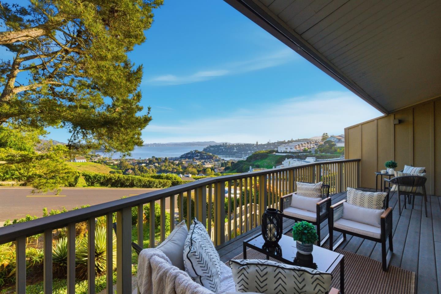 Detail Gallery Image 18 of 45 For 28 Marinero Cir #18,  Belvedere Tiburon,  CA 94920 - 2 Beds | 2 Baths
