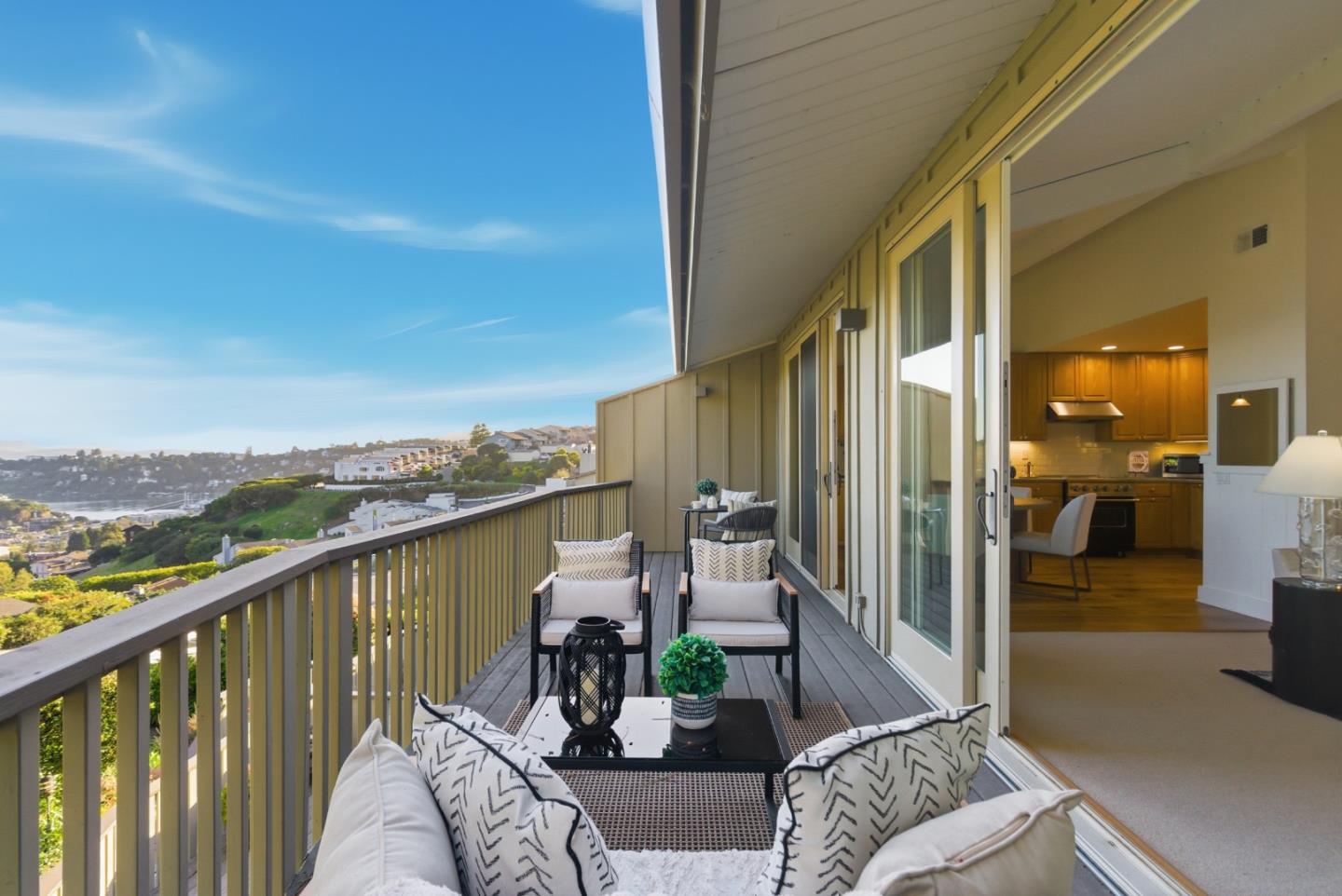 Detail Gallery Image 21 of 45 For 28 Marinero Cir #18,  Belvedere Tiburon,  CA 94920 - 2 Beds | 2 Baths