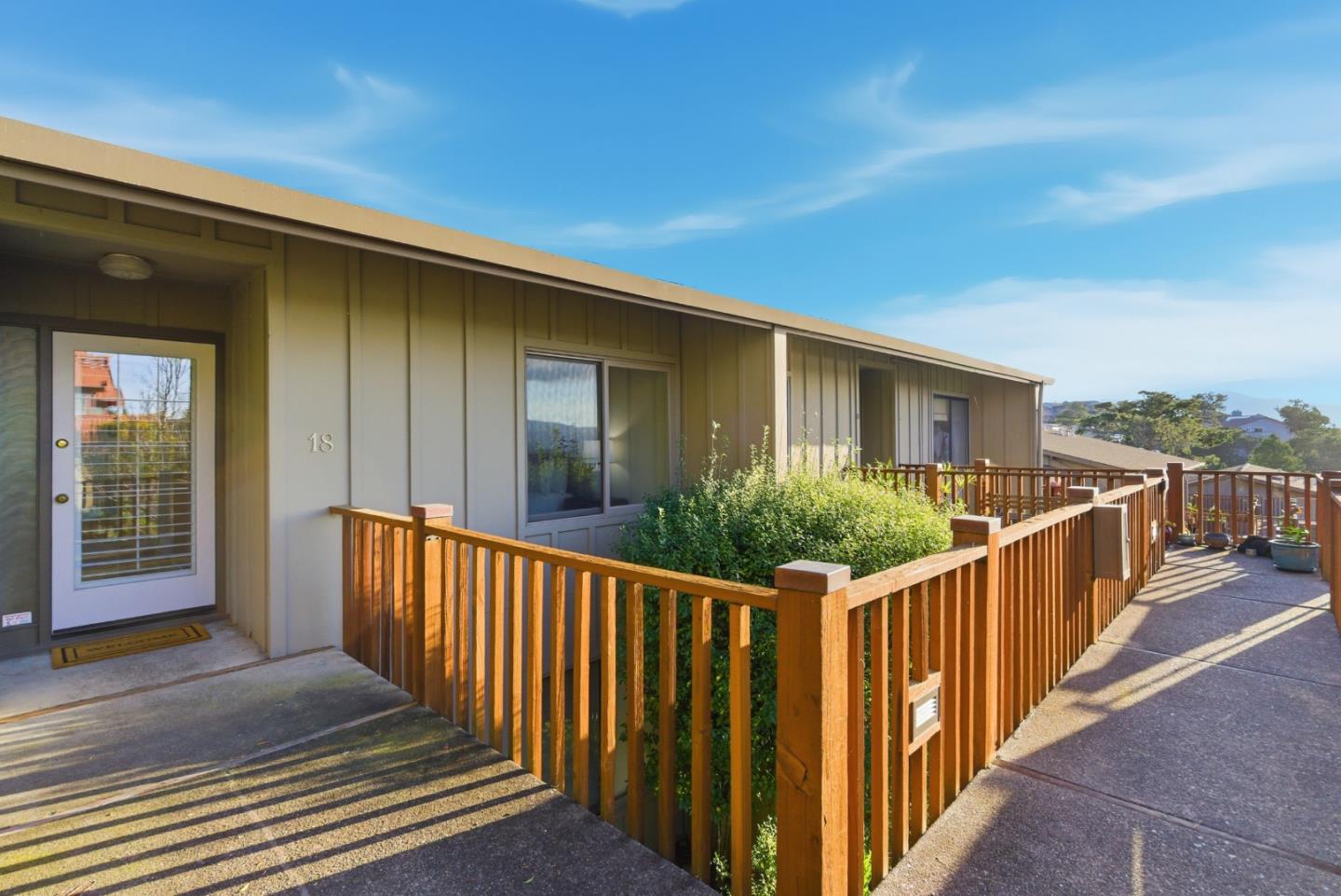 Detail Gallery Image 3 of 45 For 28 Marinero Cir #18,  Belvedere Tiburon,  CA 94920 - 2 Beds | 2 Baths