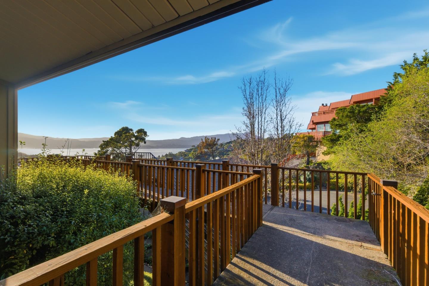 Detail Gallery Image 35 of 45 For 28 Marinero Cir #18,  Belvedere Tiburon,  CA 94920 - 2 Beds | 2 Baths