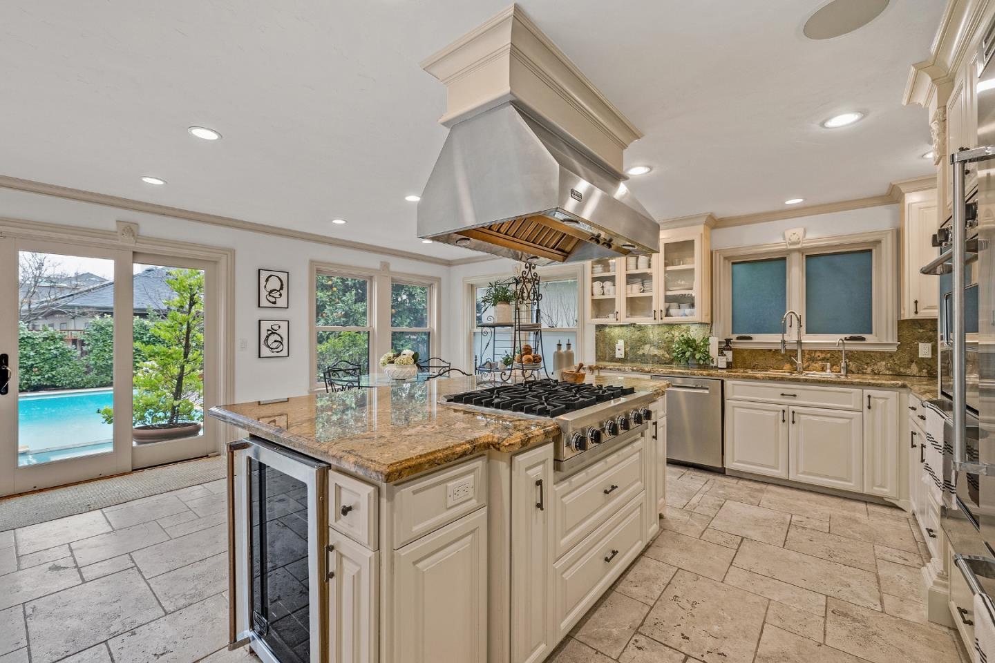 Detail Gallery Image 6 of 68 For 1538 Lincoln Ave, San Jose,  CA 95125 - 4 Beds | 3/1 Baths