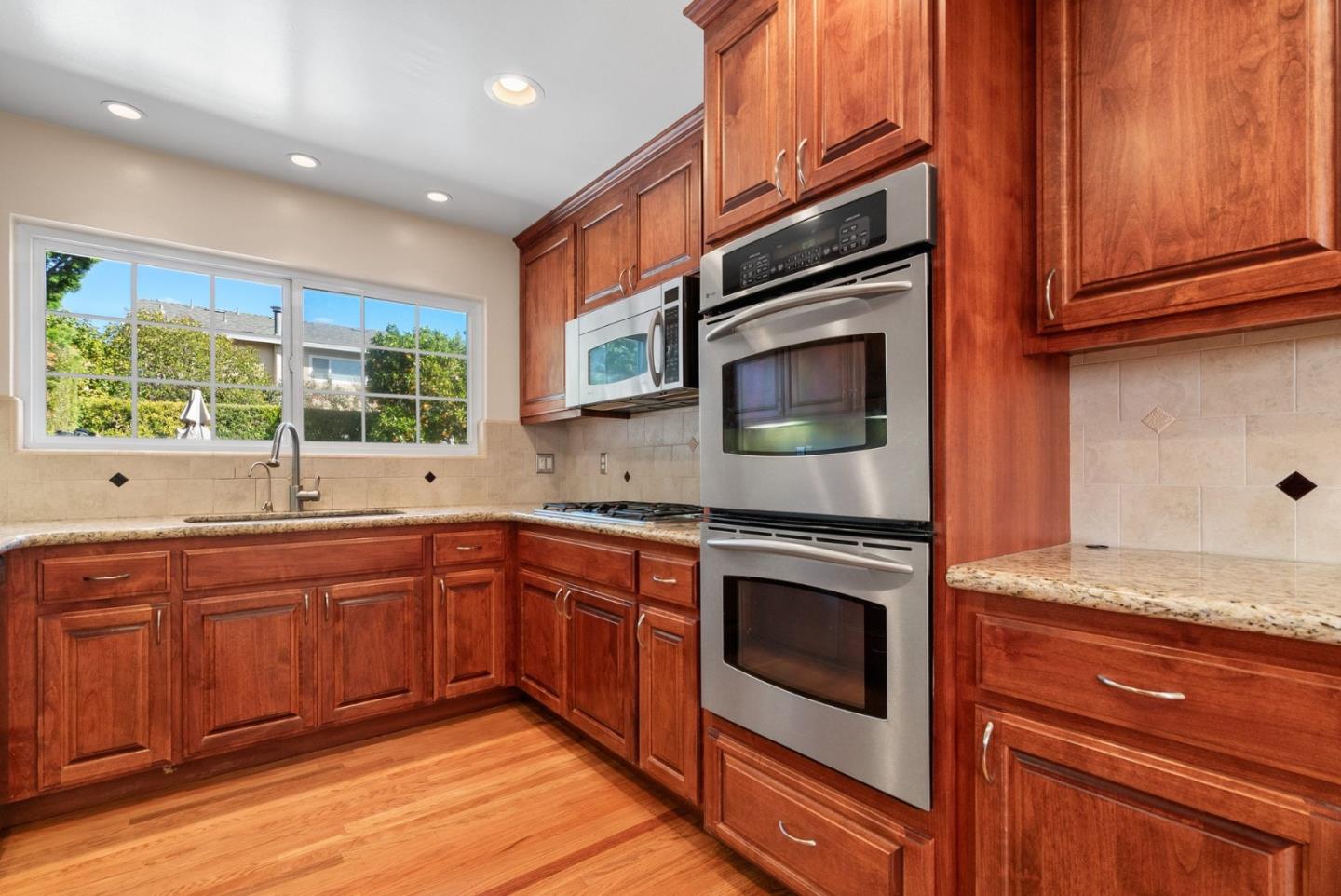 Detail Gallery Image 13 of 41 For 138 Segre Pl, Santa Cruz,  CA 95060 - 4 Beds | 2 Baths