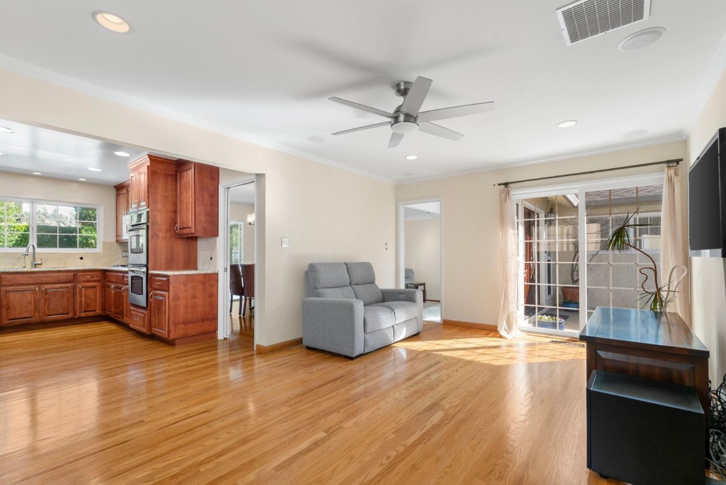 Detail Gallery Image 15 of 41 For 138 Segre Pl, Santa Cruz,  CA 95060 - 4 Beds | 2 Baths