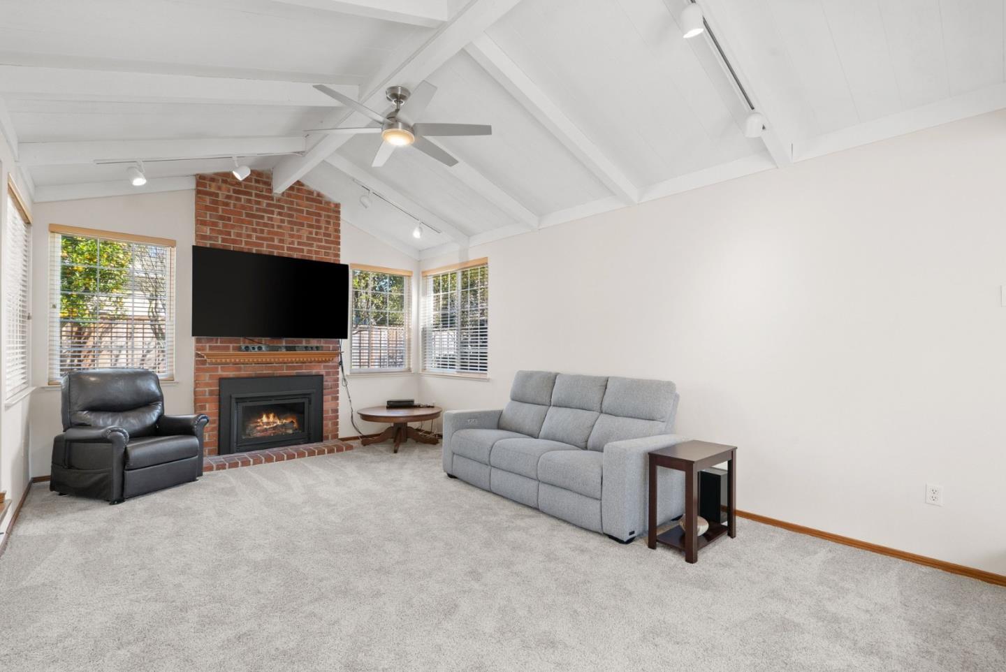 Detail Gallery Image 7 of 41 For 138 Segre Pl, Santa Cruz,  CA 95060 - 4 Beds | 2 Baths