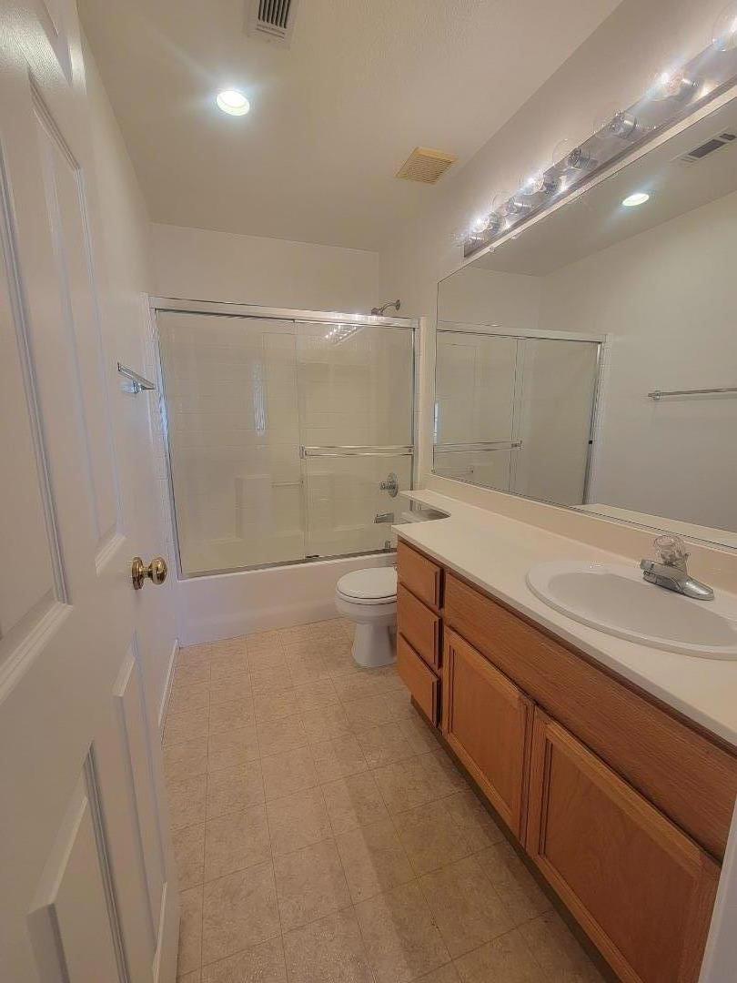 Detail Gallery Image 10 of 22 For 10711 Wallace Ln, Dublin,  CA 94568 - 2 Beds | 2 Baths