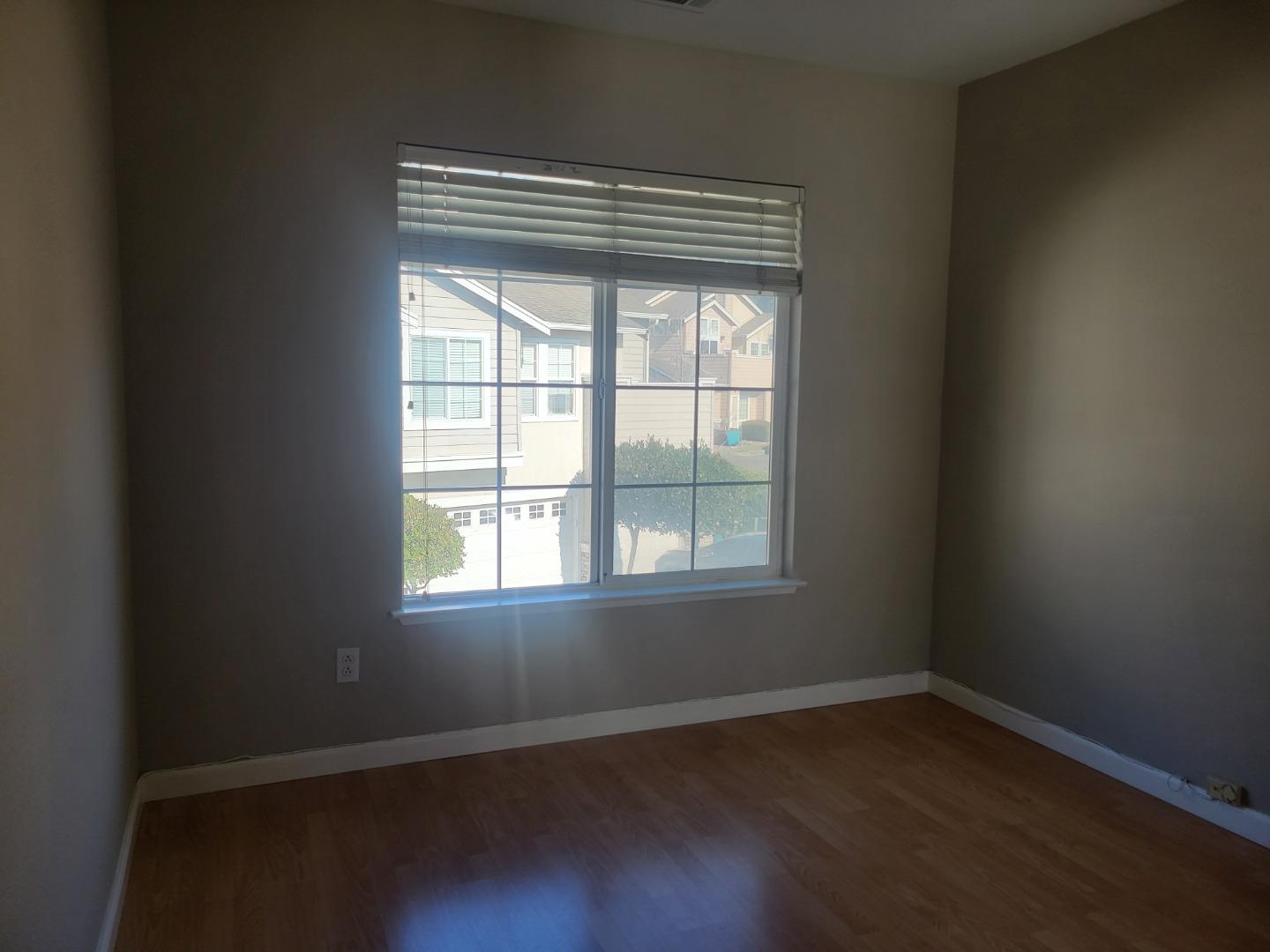 Detail Gallery Image 16 of 22 For 10711 Wallace Ln, Dublin,  CA 94568 - 2 Beds | 2 Baths