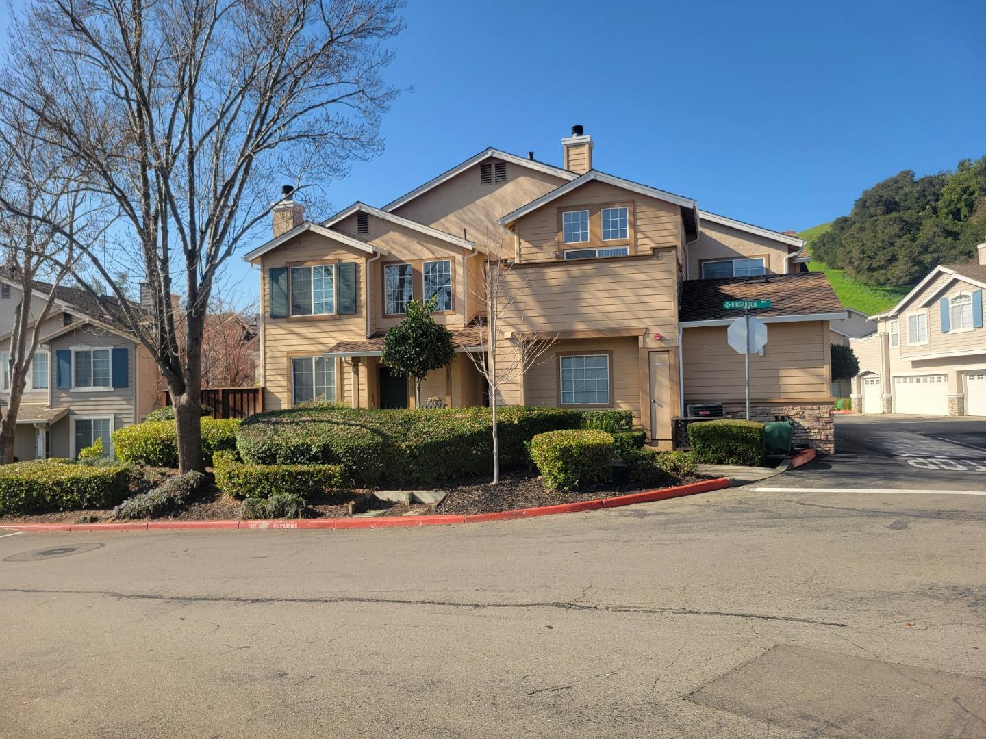 Detail Gallery Image 3 of 22 For 10711 Wallace Ln, Dublin,  CA 94568 - 2 Beds | 2 Baths