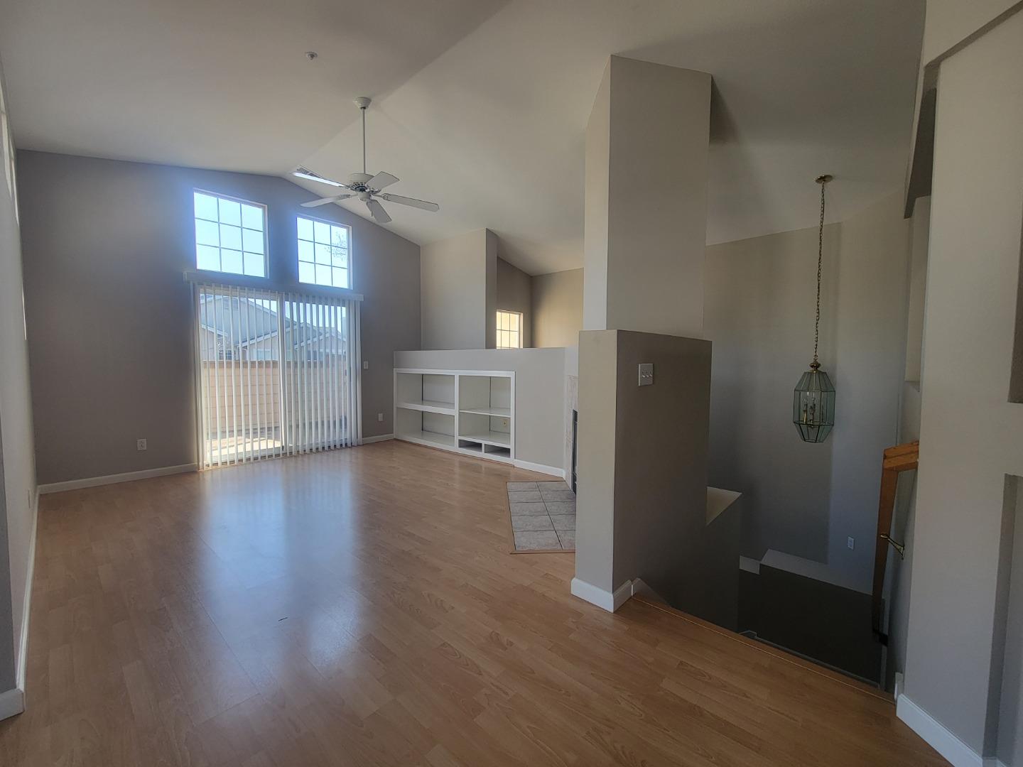 Detail Gallery Image 4 of 22 For 10711 Wallace Ln, Dublin,  CA 94568 - 2 Beds | 2 Baths