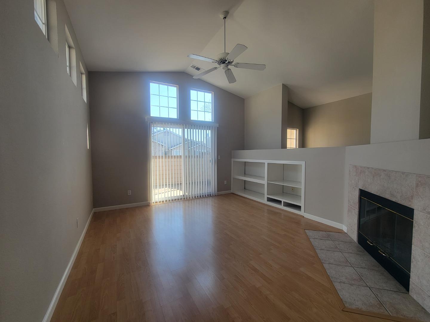 Detail Gallery Image 7 of 22 For 10711 Wallace Ln, Dublin,  CA 94568 - 2 Beds | 2 Baths