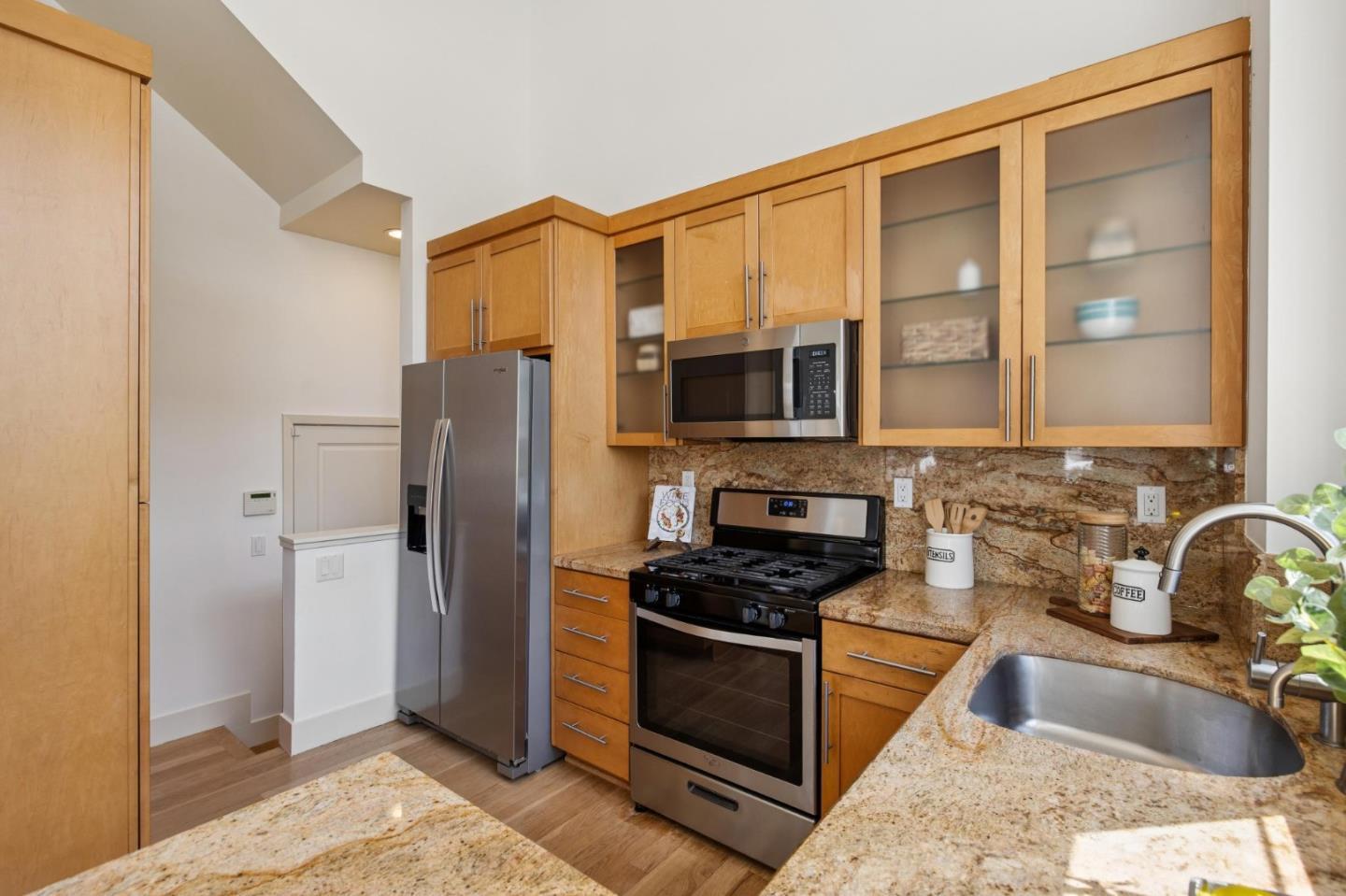 Detail Gallery Image 12 of 38 For 106 2nd St, Los Altos,  CA 94022 - 2 Beds | 2 Baths