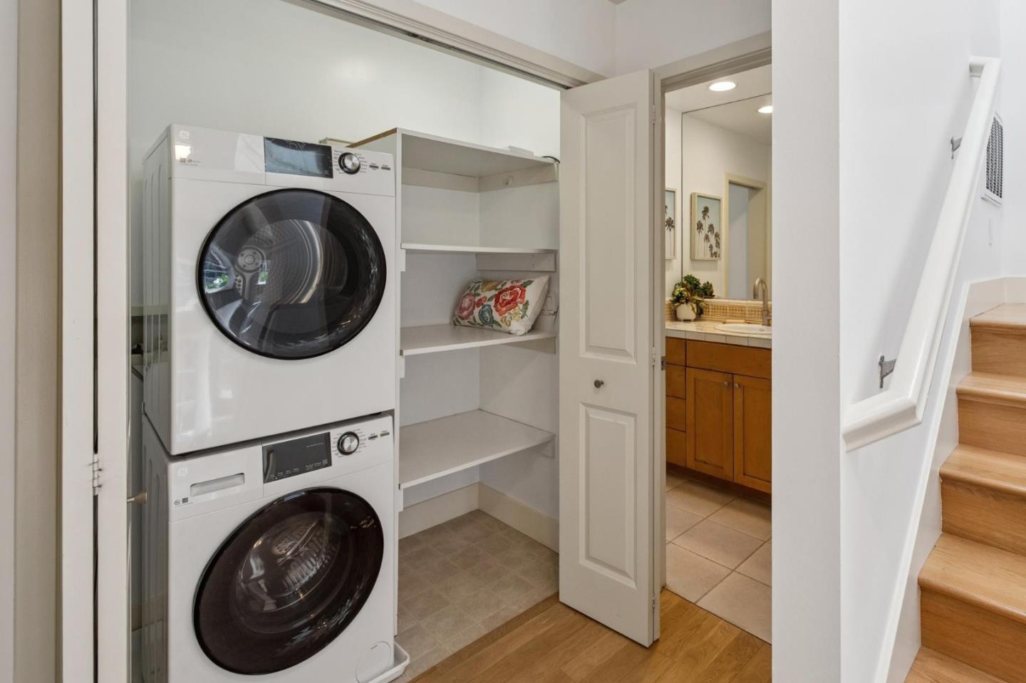 Detail Gallery Image 14 of 38 For 106 2nd St, Los Altos,  CA 94022 - 2 Beds | 2 Baths