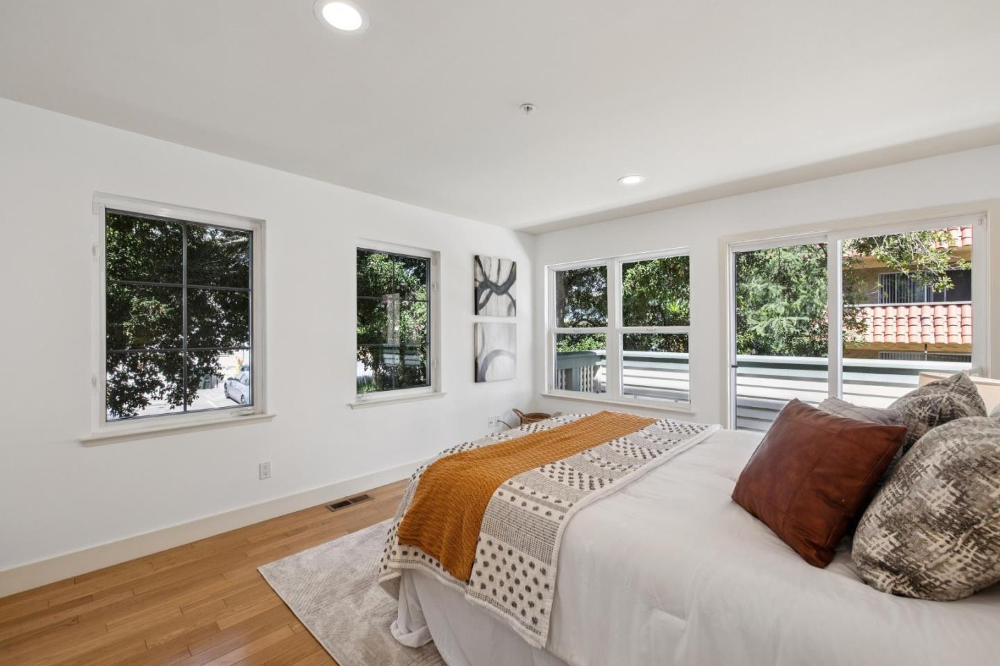 Detail Gallery Image 17 of 38 For 106 2nd St, Los Altos,  CA 94022 - 2 Beds | 2 Baths