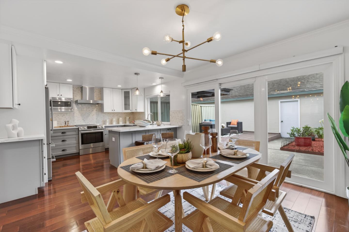 Detail Gallery Image 11 of 47 For 1072 Eagle Ln, Foster City,  CA 94404 - 4 Beds | 2/1 Baths