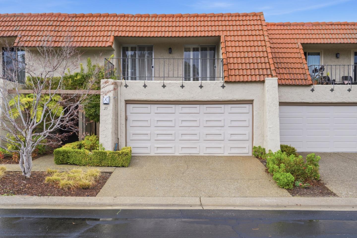 Detail Gallery Image 12 of 32 For 25 Rinconada Cir, Belmont,  CA 94002 - 3 Beds | 2/1 Baths