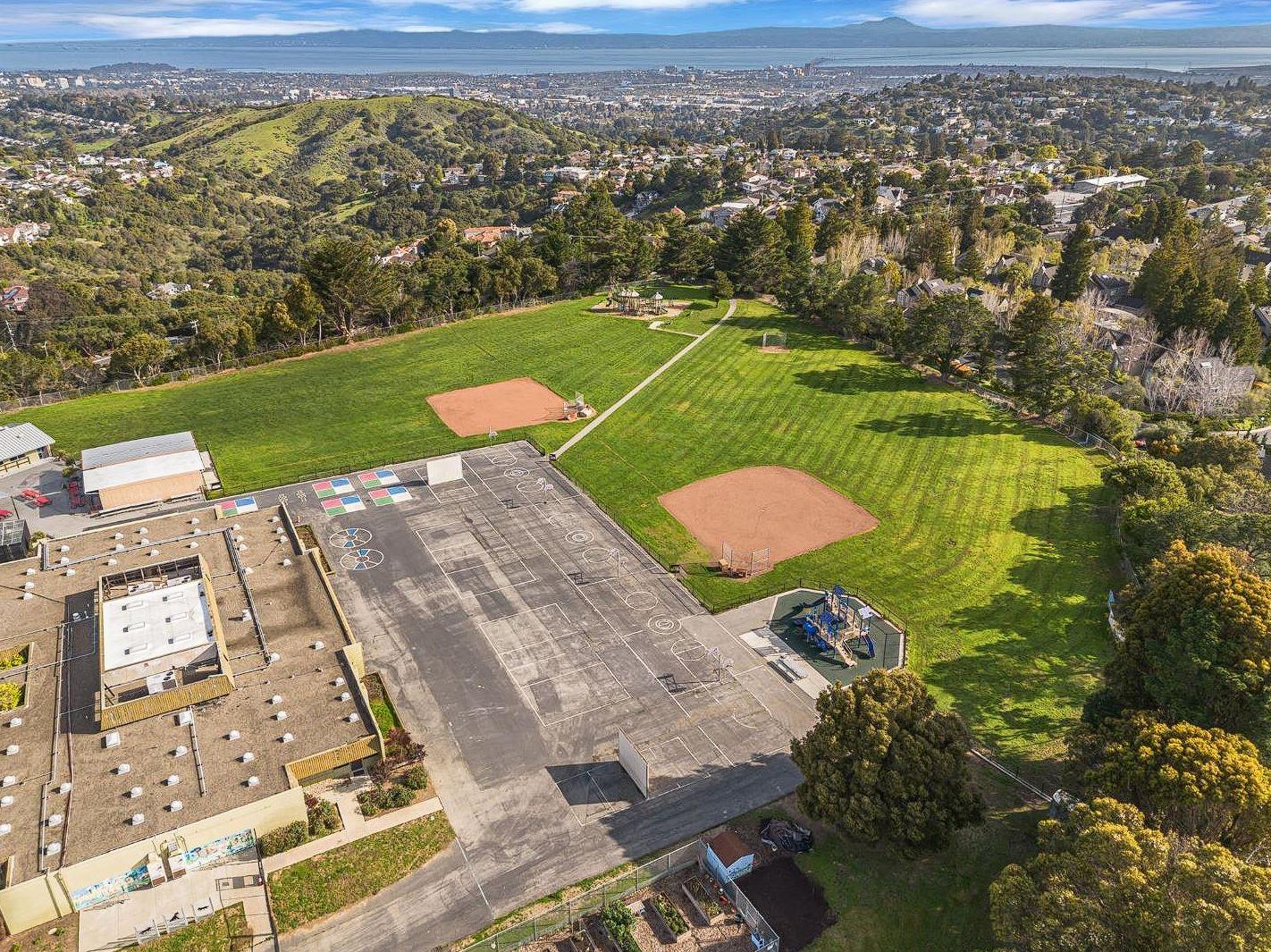 Detail Gallery Image 28 of 32 For 25 Rinconada Cir, Belmont,  CA 94002 - 3 Beds | 2/1 Baths