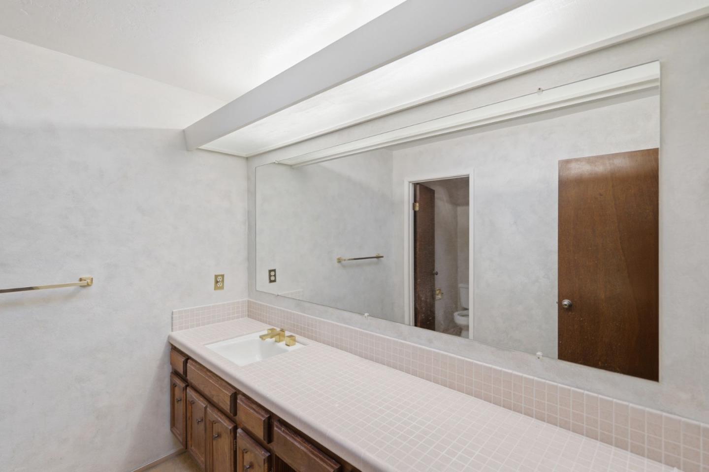 Detail Gallery Image 43 of 65 For 25 Rinconada Cir, Belmont,  CA 94002 - 4 Beds | 2/1 Baths