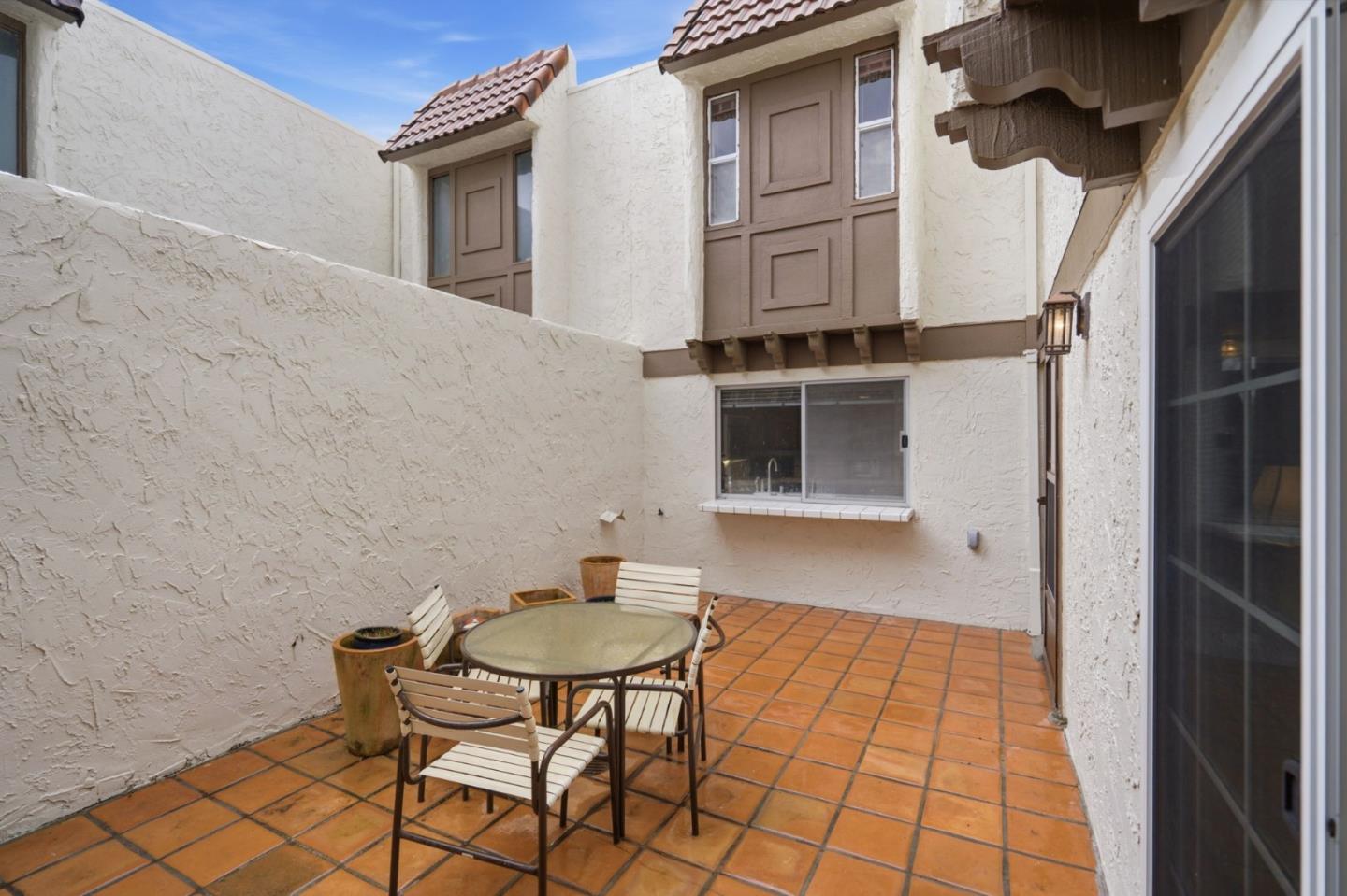 Detail Gallery Image 5 of 32 For 25 Rinconada Cir, Belmont,  CA 94002 - 3 Beds | 2/1 Baths