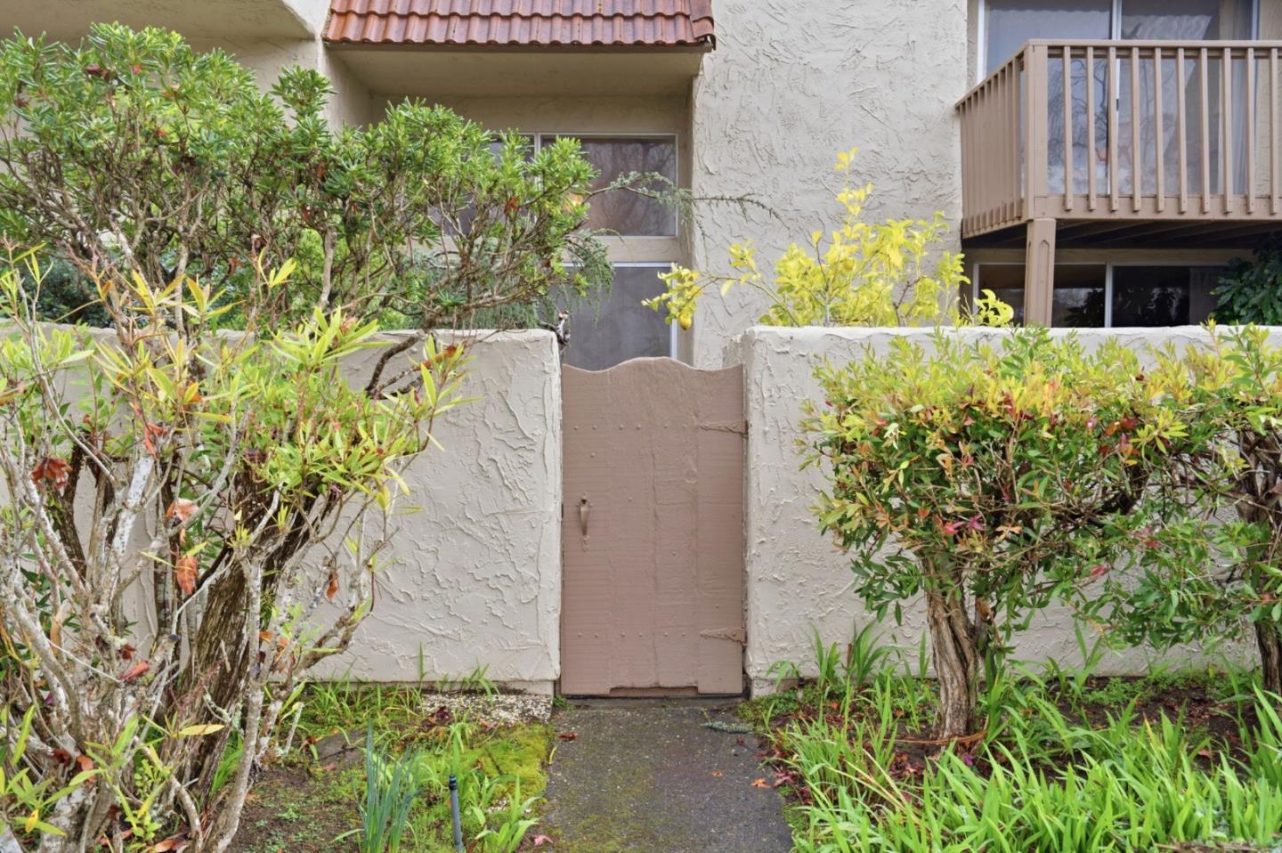 Detail Gallery Image 51 of 65 For 25 Rinconada Cir, Belmont,  CA 94002 - 4 Beds | 2/1 Baths