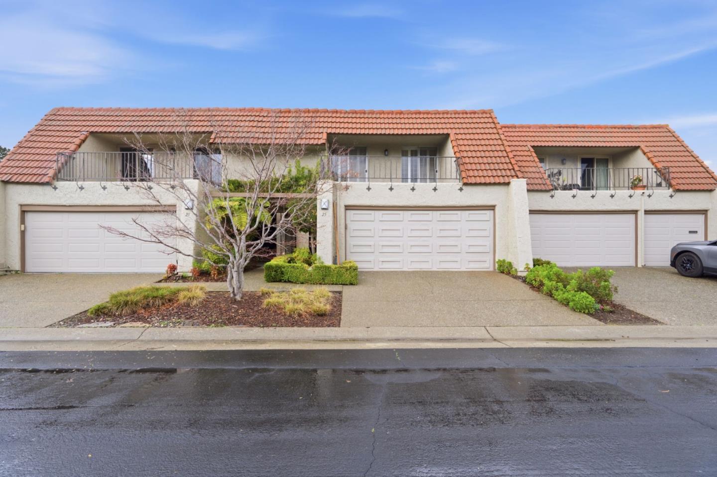 Detail Gallery Image 9 of 32 For 25 Rinconada Cir, Belmont,  CA 94002 - 3 Beds | 2/1 Baths