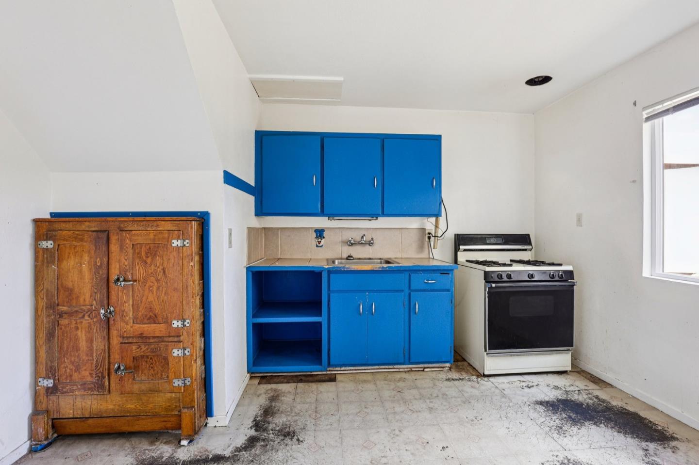 Detail Gallery Image 10 of 29 For 483 Heathcliff Dr, Pacifica,  CA 94044 - 3 Beds | 2 Baths