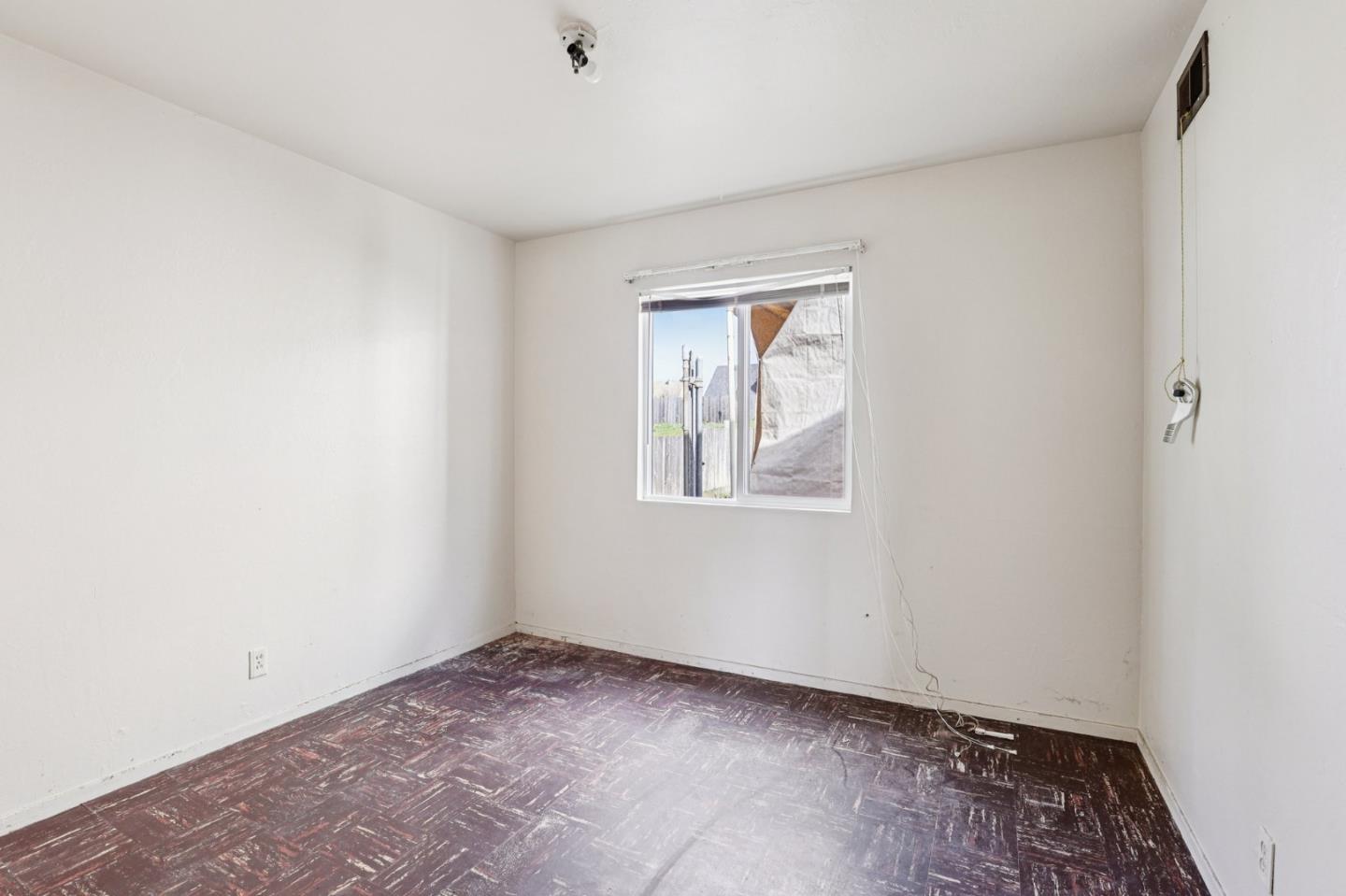 Detail Gallery Image 13 of 29 For 483 Heathcliff Dr, Pacifica,  CA 94044 - 3 Beds | 2 Baths