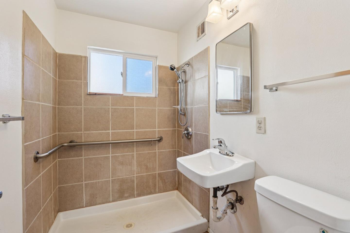 Detail Gallery Image 18 of 29 For 483 Heathcliff Dr, Pacifica,  CA 94044 - 3 Beds | 2 Baths