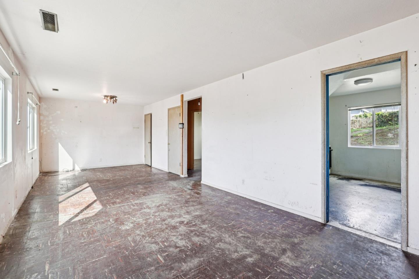 Detail Gallery Image 2 of 29 For 483 Heathcliff Dr, Pacifica,  CA 94044 - 3 Beds | 2 Baths