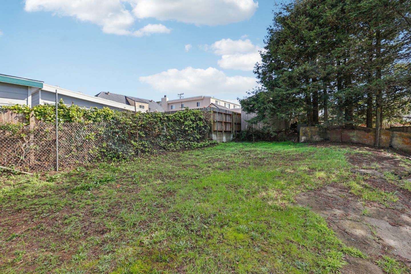 Detail Gallery Image 25 of 29 For 483 Heathcliff Dr, Pacifica,  CA 94044 - 3 Beds | 2 Baths