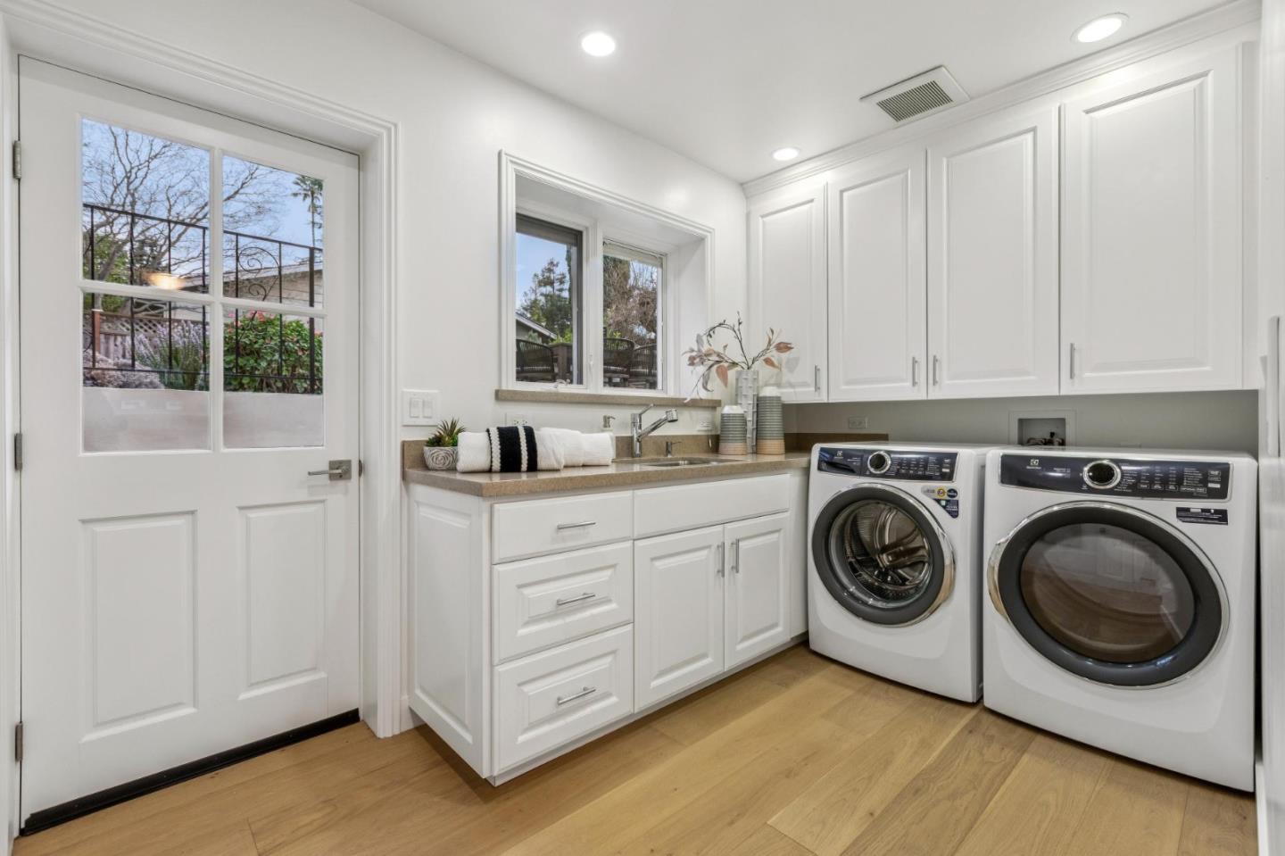 Detail Gallery Image 13 of 29 For 12044 Saraglen Ct, Saratoga,  CA 95070 - 4 Beds | 3 Baths